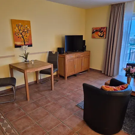 Elisenhof Apartment *